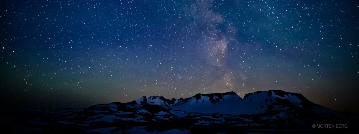 Zorza polarna i Droga Mleczna z najwyższych norweskich szczytów. Ten film powstawał 6 lat [VIDEO]