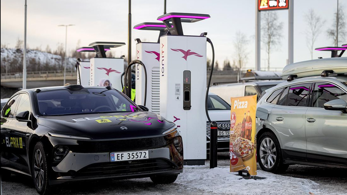 Rekordowy napływ aut. Norwegia zalana samochodami elektrycznymi