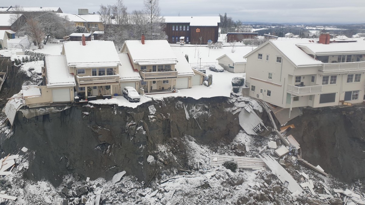 Szósta ofiara wydobyta z osuwiska: rodzina królewska na miejscu katastrofy w Gjerdrum [AKTUALIZACJA]