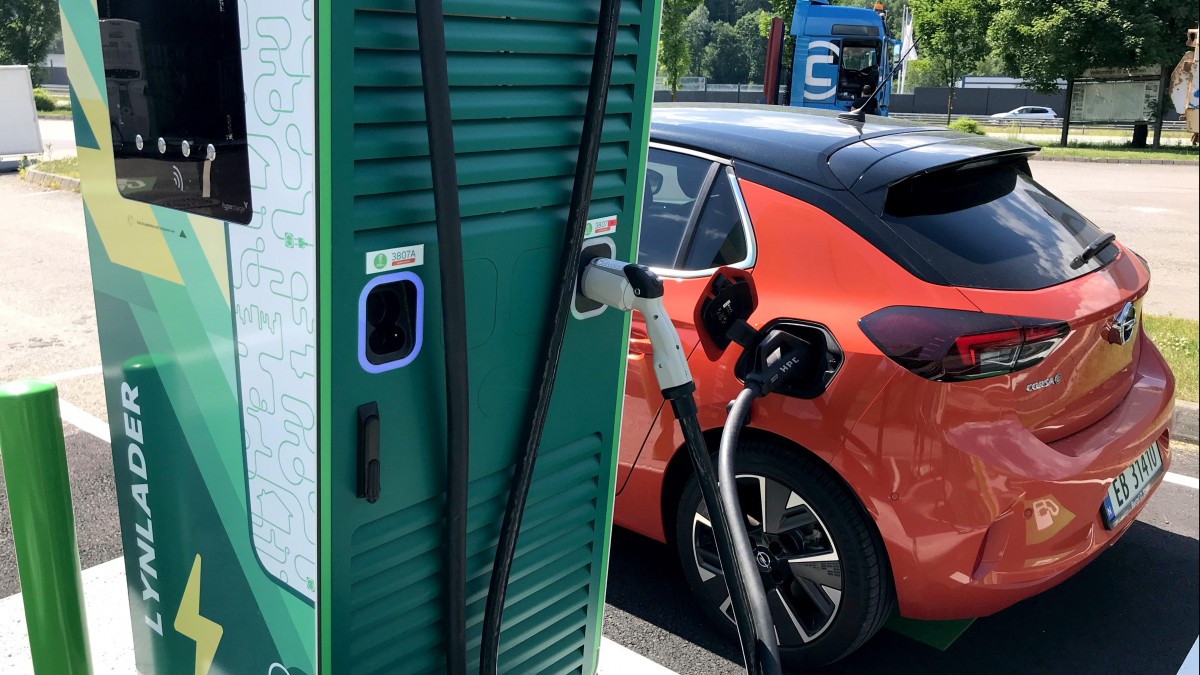 Norwegowie kupią w tym roku mniej samochodów. Wszystko przez wojnę i pandemię