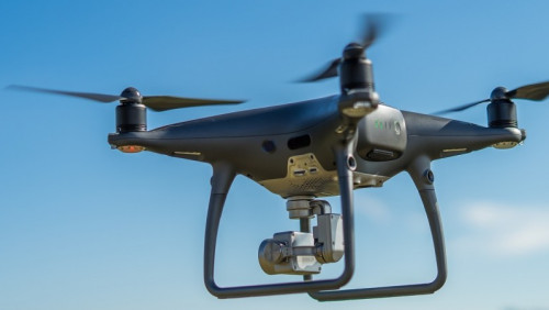 Latali dronem nad bazą wojskową. Polacy ukarani mandatem