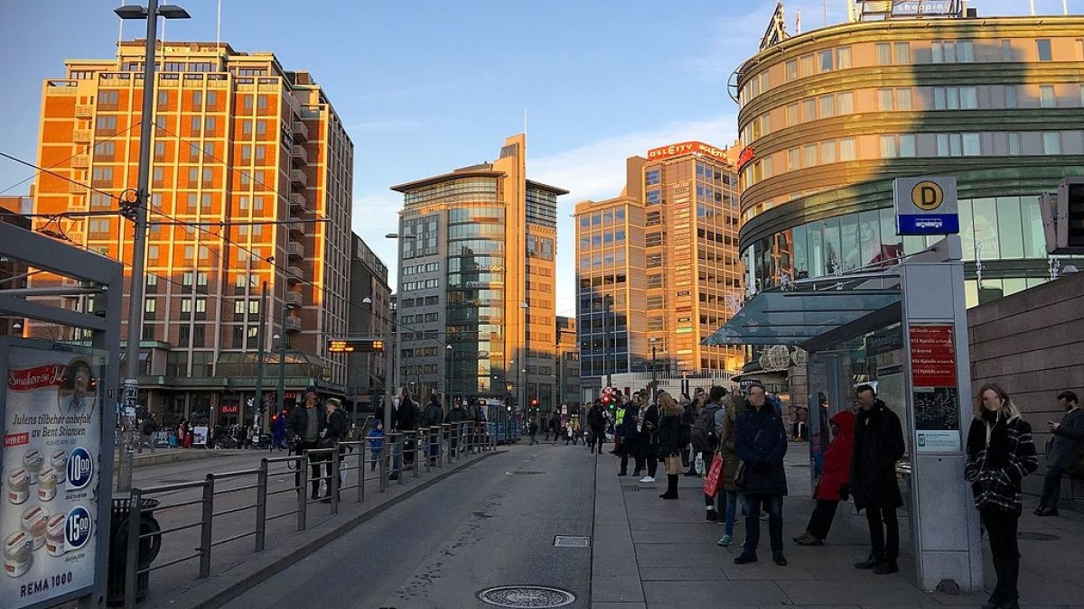 Kolejny rekord zakażeń w kraju fiordów. Norwegowie martwią się o wakacje 2021