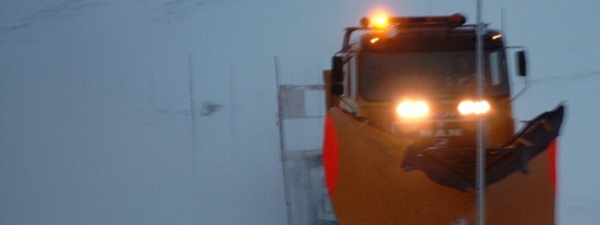 Stała prędkość i zakaz wyprzedzania: tak wygląda norweska jazda w kolumnie