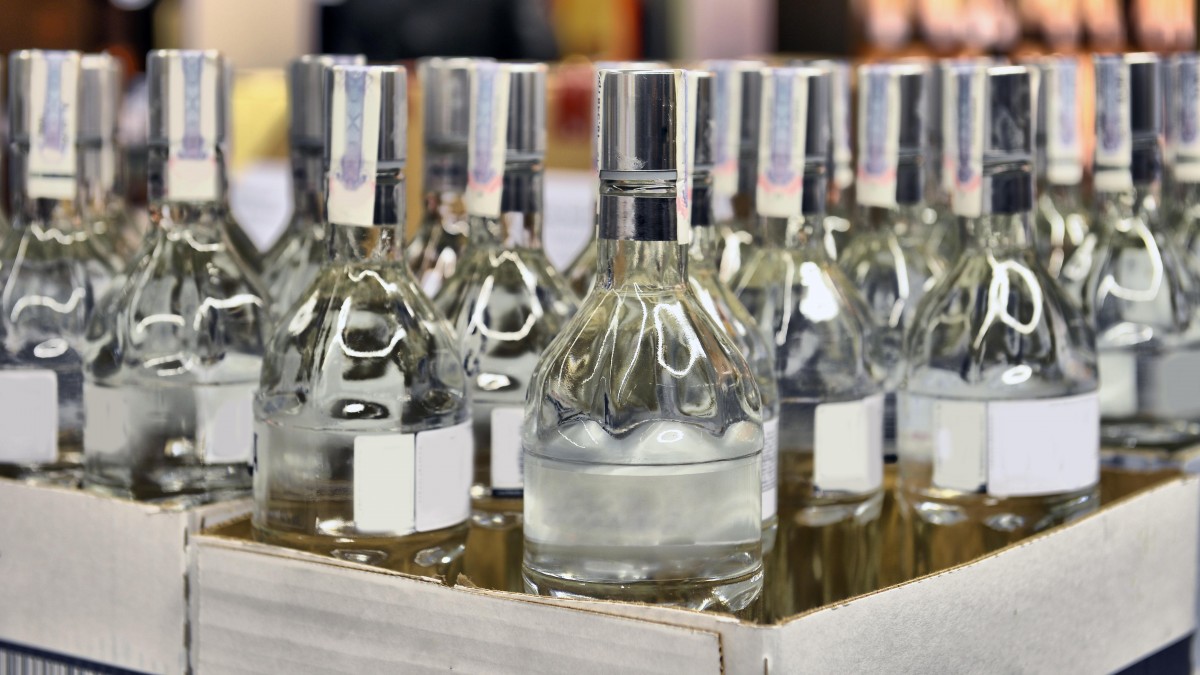 Burza w szklance… wódki:  aktywiści chcą, żeby z Vinmonopolet zniknęła „czysta” w 3-litrowych kartonach