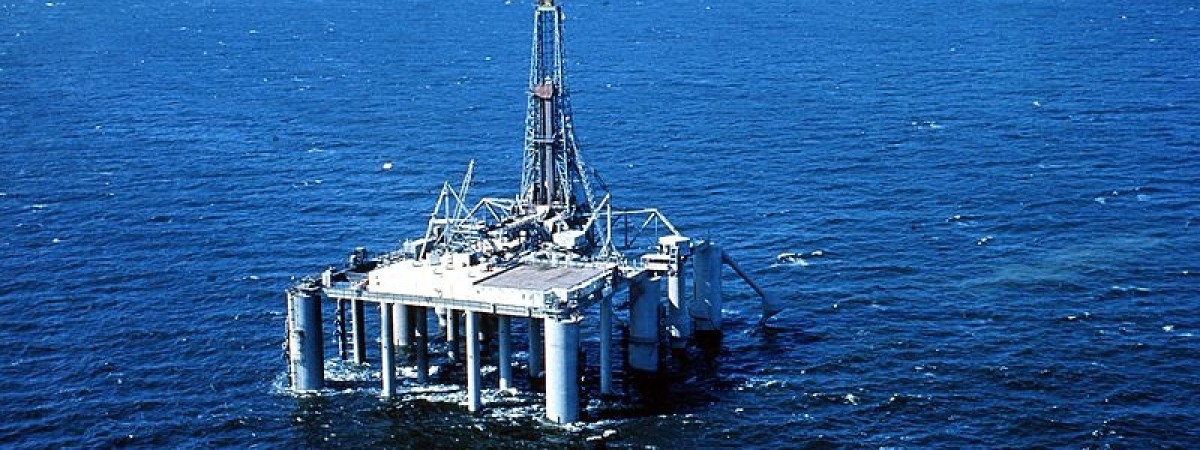 Cena ropy naftowej idzie w górę. Rynek reaguje na ekstremalną pogodę i konflikt z Iranem  