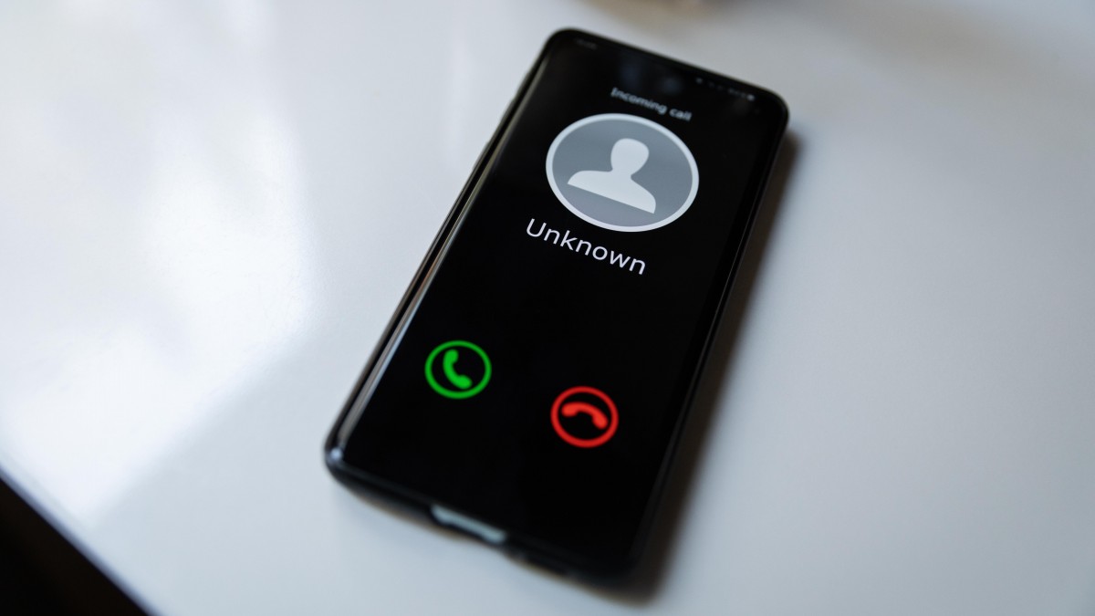 Podawali się za pracowników banku. W ciągu ośmiu miesięcy wyłudzili 18 milionów koron