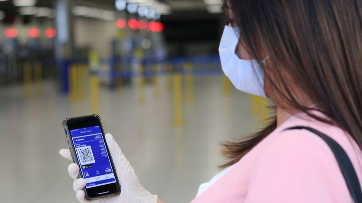 Paszport immunologiczny połączony z aplikacją: Ryanair zbierze dane o szczepieniach i wynikach testu na koronawirusa