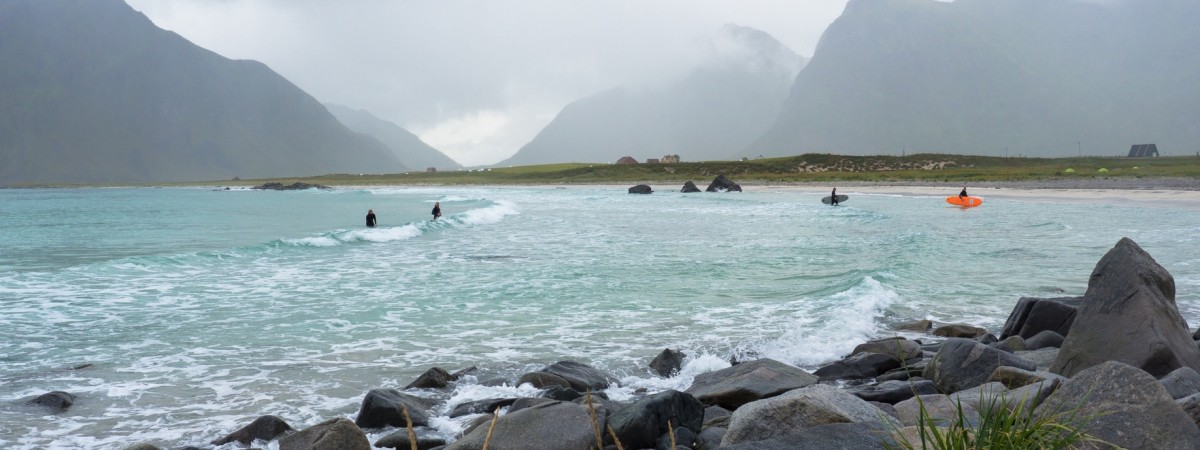 Tu nacieszysz się letnią pogodą: najlepsze plaże dla nurków, surferów i amatorów kąpieli