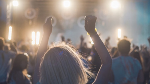 Największe muzyczne gwiazdy, święto jedzenia i piwa czy spektakl w górskiej scenerii? Na te letnie festiwale warto się wybrać