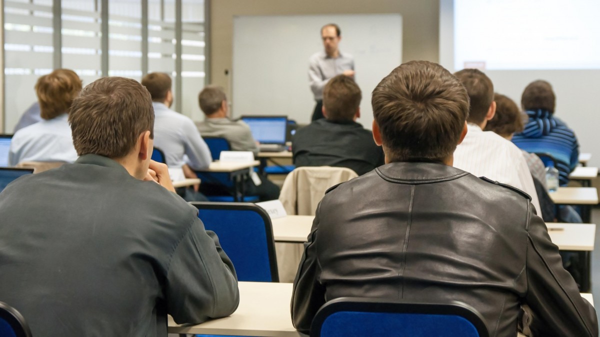 Dorośli mieszkańcy Norwegii mają braki w czytaniu i pisaniu: 8 000 osób przejdzie szkolenie z podstawowych umiejętności