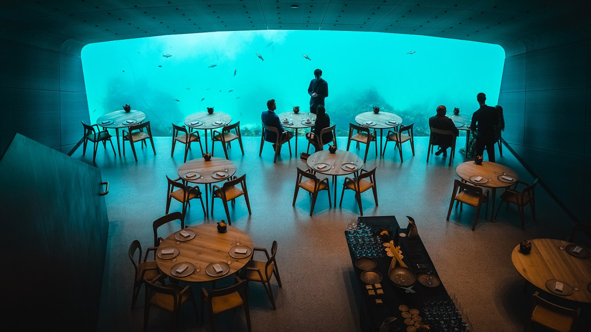 Podwodna restauracja w Norwegii w kryzysie: Under się zamyka, wszyscy pracownicy zwolnieni