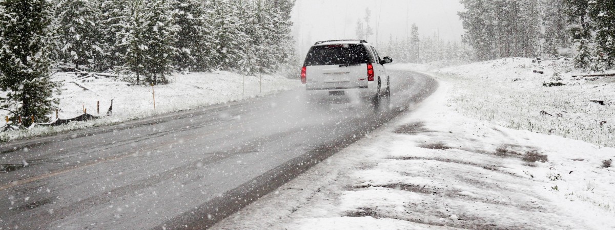 Policja poirytowana zachowaniem kierowców: nie dzwońcie do nas, tylko zmieńcie opony