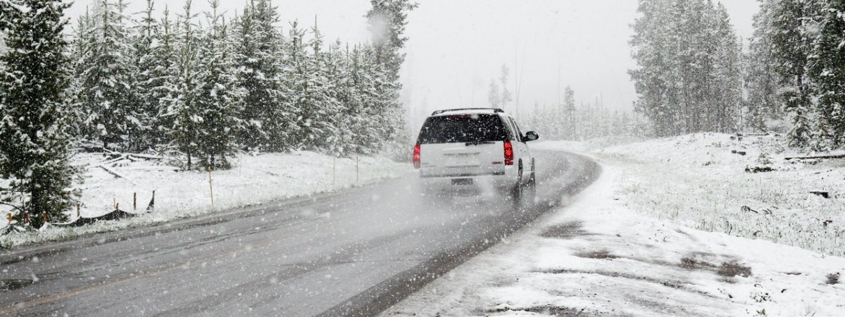 Śnieg i śliskie drogi: powrót zimy w części kraju
