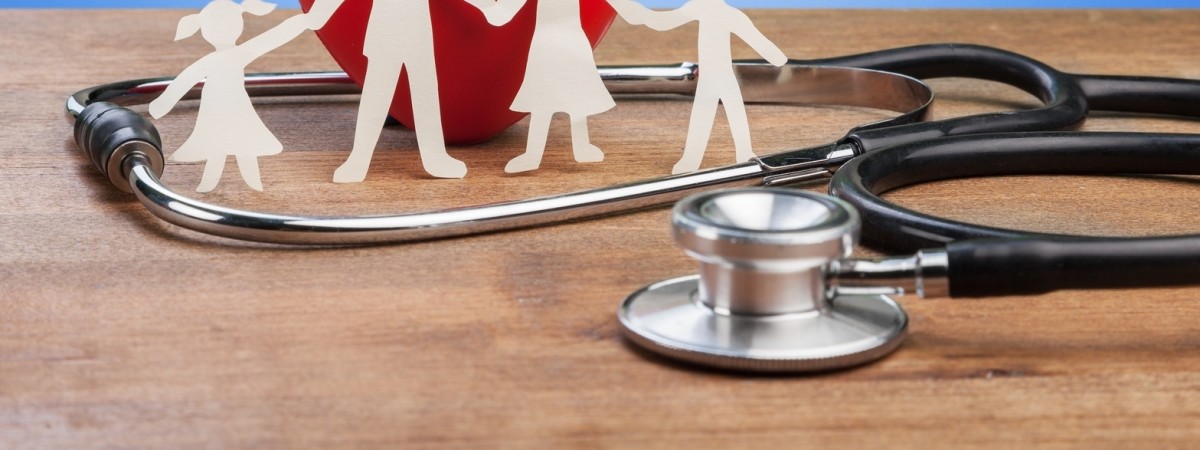 Planujesz dłuższy pobyt w Polsce? Podpowiadamy, jak zyskać prawo do bezpłatnej opieki medycznej