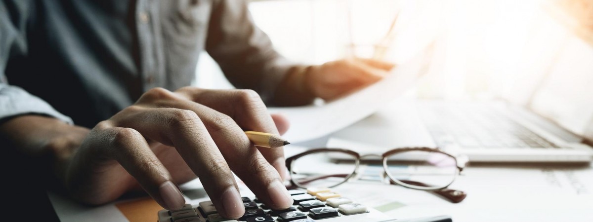 Na wyniku rozliczenia podatkowego widnieje dopłata? Wyjaśniamy, co robić