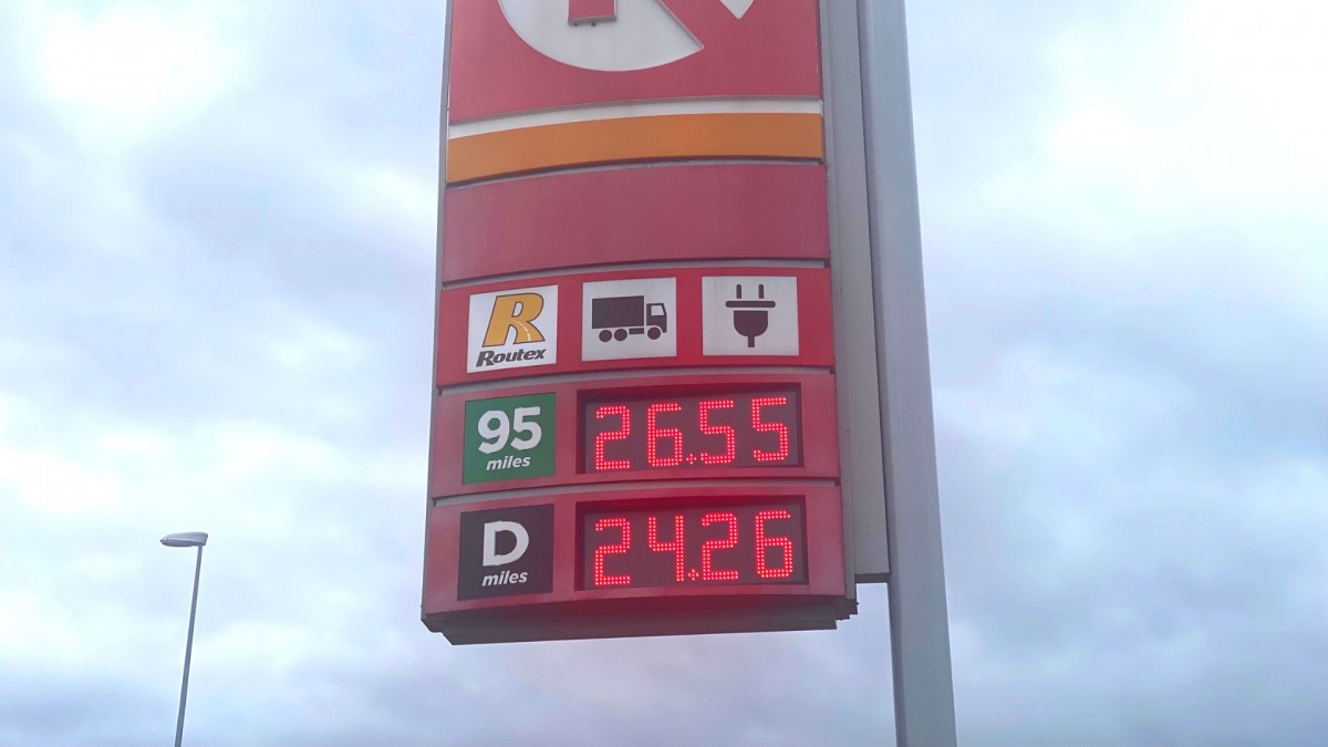 Kierowcom w końcu będzie lżej? Rząd obiecuje walkę z wysokimi cenami paliw