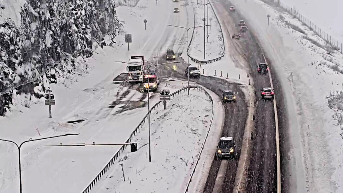 Zamknięte drogi i odwołane loty. Chaos pogodowy przed świętami Bożego Narodzenia