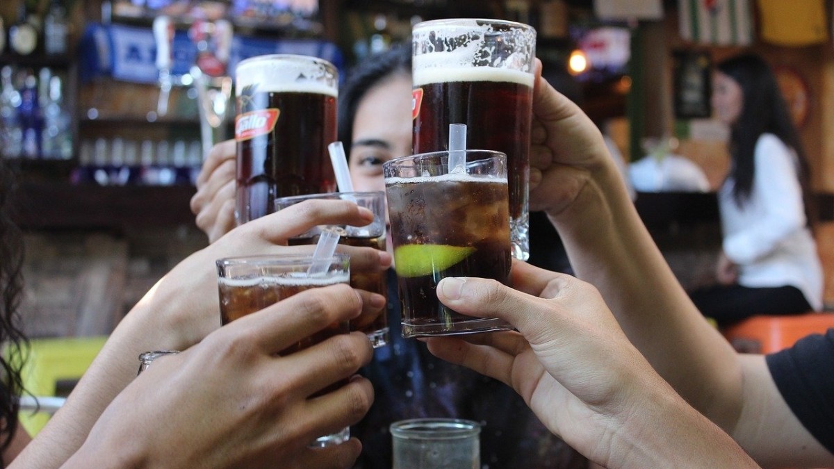 Rząd planuje łagodzenie obostrzeń. Alkohol powróci do norweskich lokali?