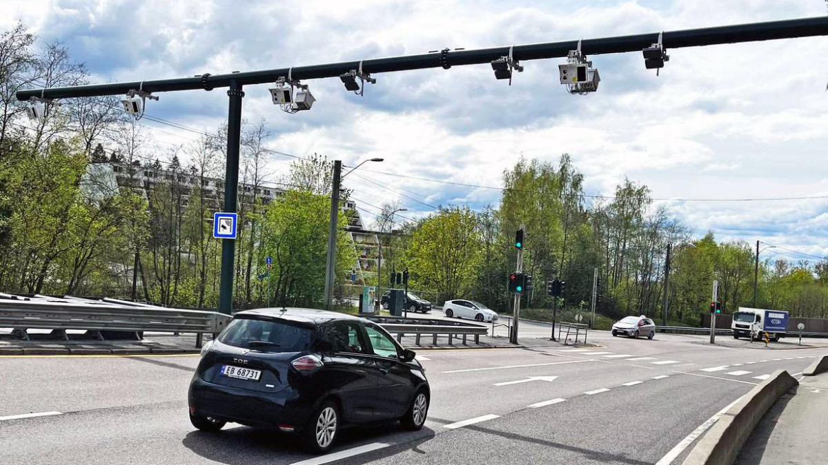 Nadchodzi kolejna podwyżka bompenger i podatków paliwowych. Kierowcy mówią dość