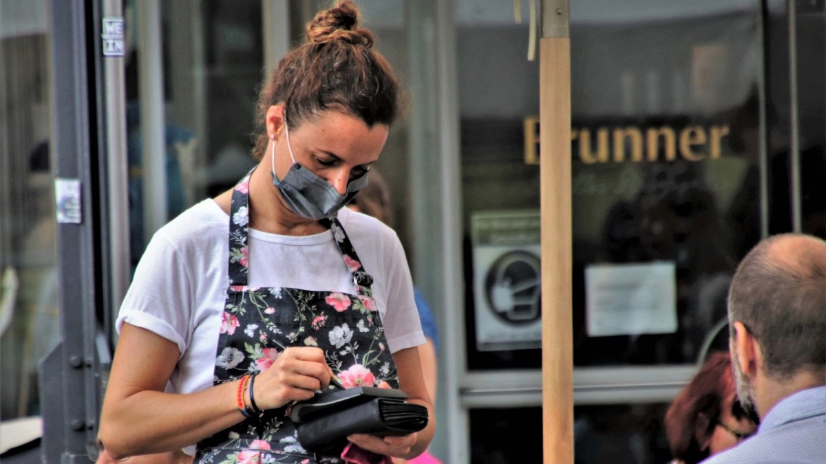 Przedsiębiorcy i ludzie kultury chcą szerszego wykorzystania certyfikatów covidowych. „Bezpieczny sposób, by wrócić na właściwe tory”