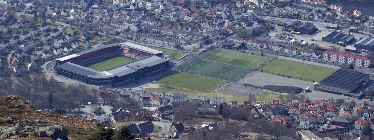 W centrum miasta albo na odludnej wyspie: norweskie stadiony piłkarskie zasługują na uwagę [ZDJĘCIA]