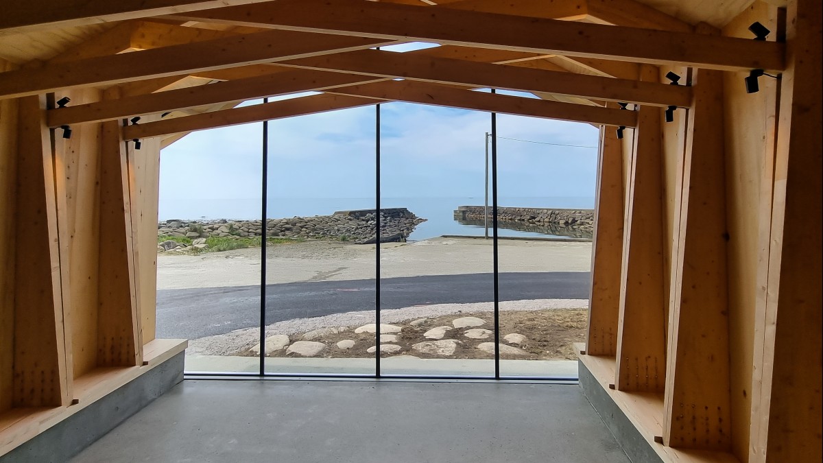 Panoramiczny widok na morze i ochrona przed sztormem: na norweskiej trasie turystycznej pojawiła się nowa atrakcja