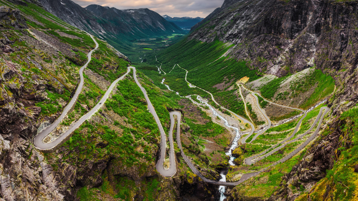 Zła informacja dla turystów odwiedzających Norwegię: Drabina Trolli wciąż nieprzejezdna