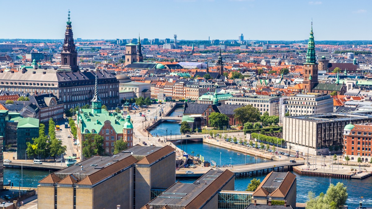 Kolejne kraje trafiają na „czerwoną” listę. Nowe zalecenia 