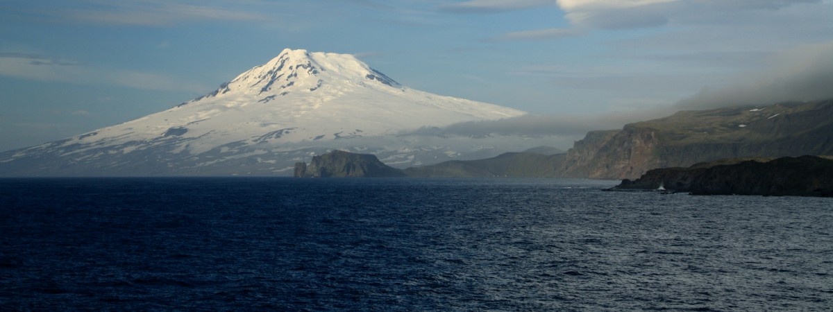 Wyspa jednego wulkanu i… osiemnastu mieszkańców. Czy na Jan Mayen można się nie nudzić?