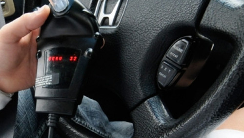 Będzie nowe prawo? Trygg Traffik chce alkolocków w każdym aucie. Policja jest „za”