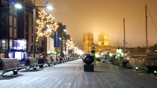 Oslo: nawet 60 zakażonych omikronem po wigilii firmowej. Nowe środki kontroli