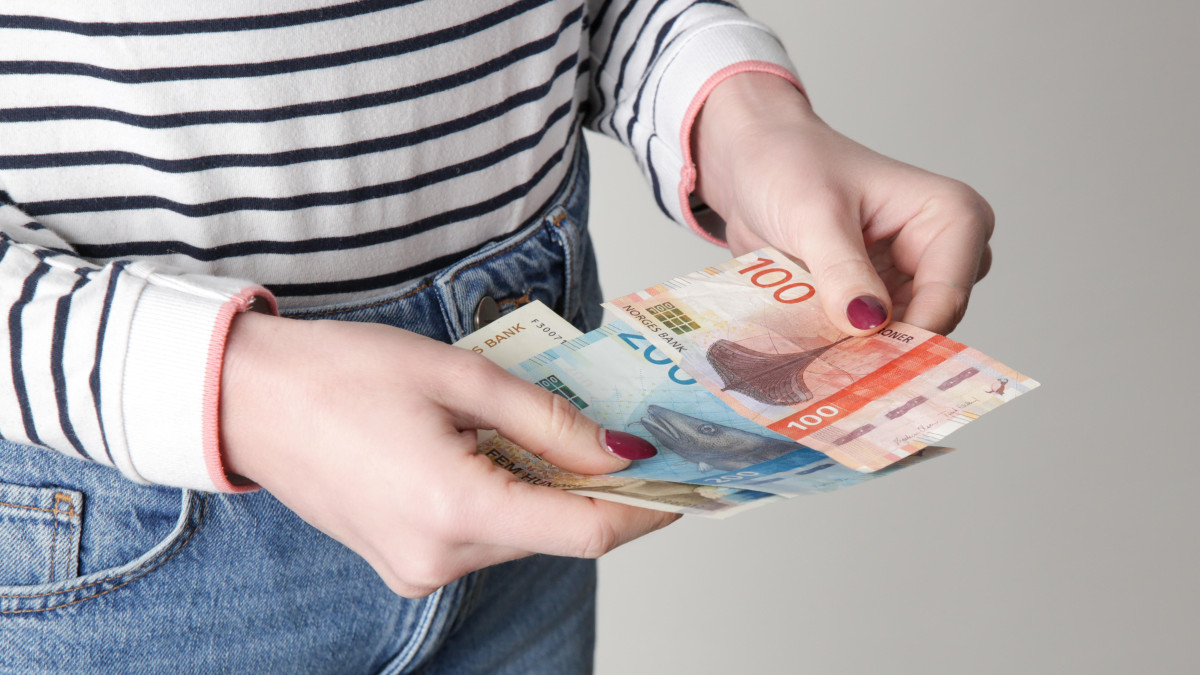 Korona norweska znowu traci. Rośnie presja na Norges Bank