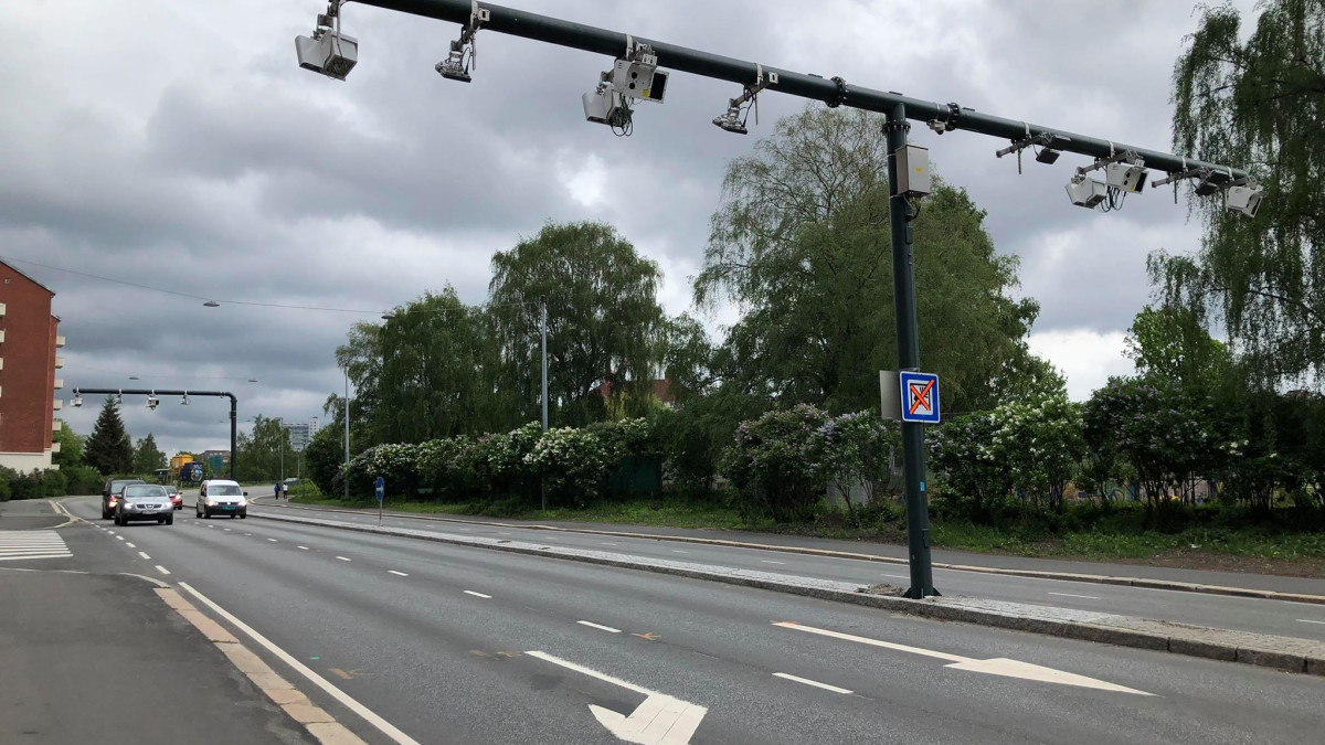 Podwójne stawki bompenger, droższe parkowanie i więcej autobusów. Norwegia chce walczyć z „samochodozą”