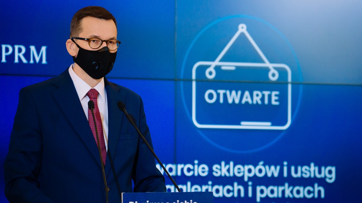 Nowe decyzje rządu w walce z koronawirusem: co się zmieni w sklepach, edukacji i gastronomii