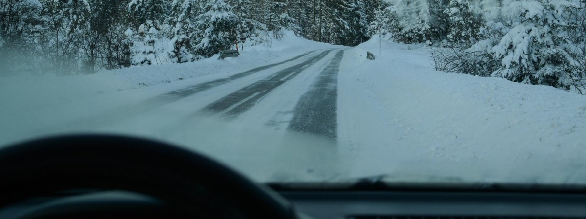 Od dziś spore opady śniegu. Możliwe utrudnienia na drogach 