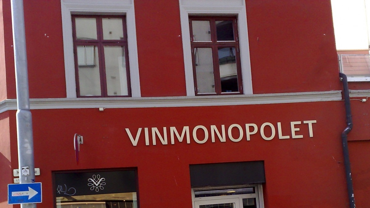 Płatności elektroniczne dalej wypierają w Norwegii gotówkę. Pokazują to zakupy w Vinmonopolet