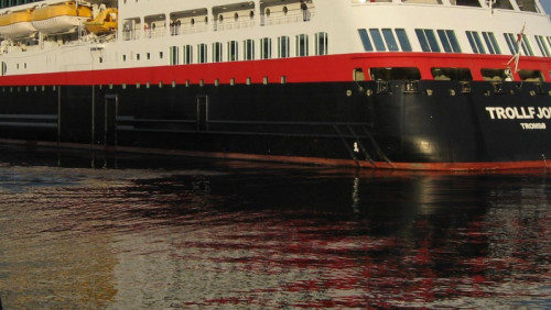 Pechowy rejs Hurtigruten. Podróżnych zaskoczyła gigantyczna fala