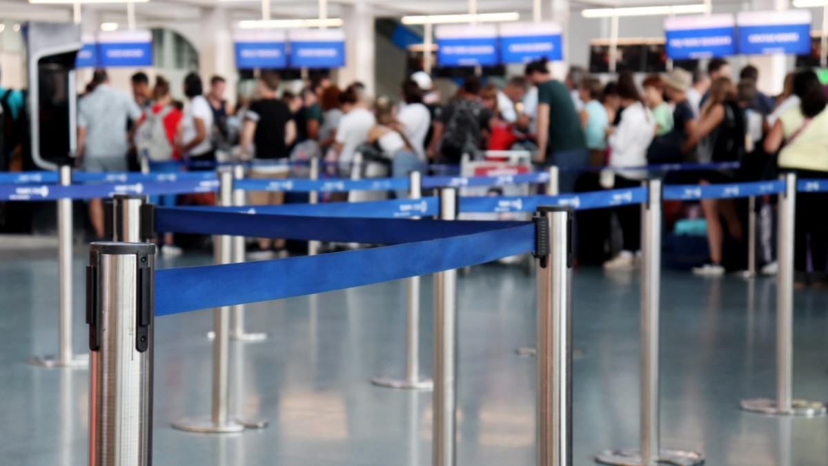 Zaostrzone zasady wjazdu dla podróżnych z kolejnych regionów. Sytuacja Polski bez zmian