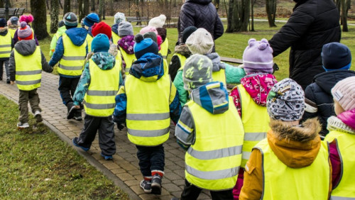 Rodzice boją się jeszcze puszczać dzieci do przedszkola. Ministerstwo Zdrowia zapewni testy