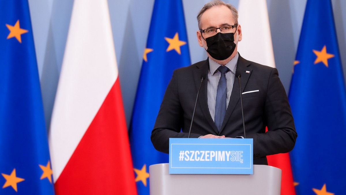 Pod koniec stycznia omikron mutacją dominującą w Polsce. Co z obostrzeniami?