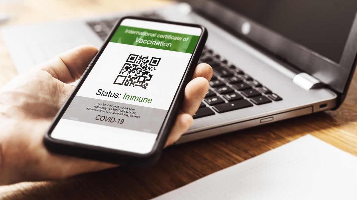 Od dziś zmiany w unijnych certyfikatach szczepień. Będą ważne krócej