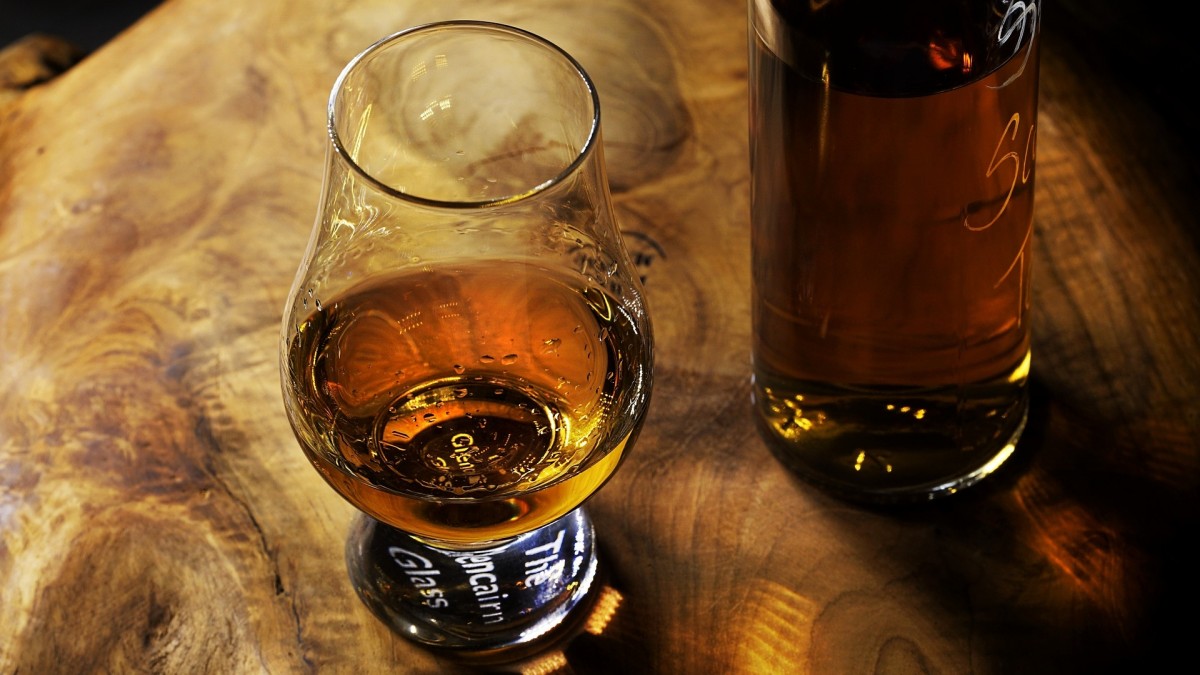 Norwegowie sprzedali butelkę whisky za 130 tysięcy koron. To najdroższy alkohol wyprodukowany nad fiordami