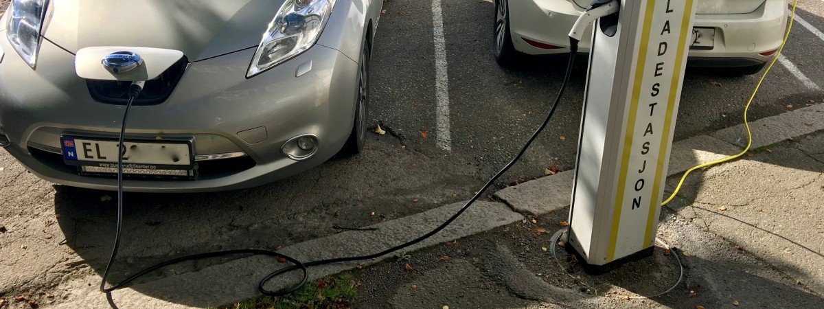 Chcą elektrycznej rewolucji, nie budują ładowarek. NAF: brakuje ich 10 000