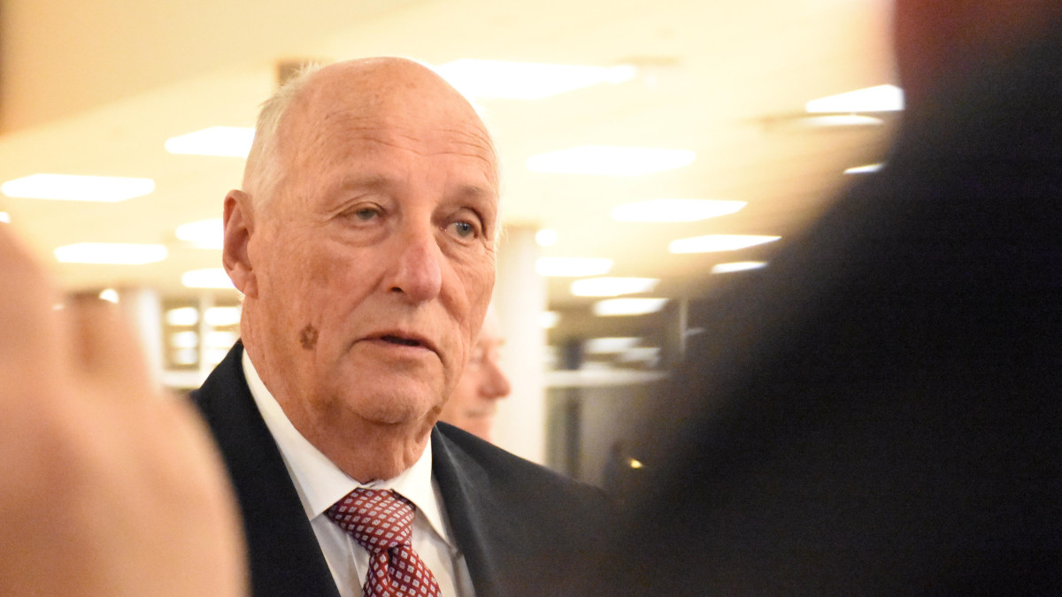 Harald V powinien zrezygnować z tronu? Norwegia spekuluje po abdykacji królowej Danii