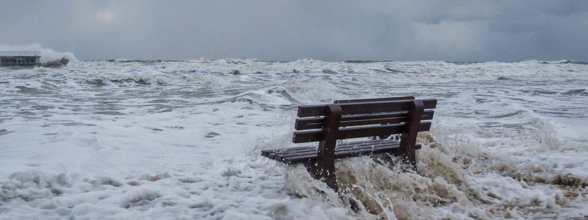 Rekordowy poziom wód i lokalne zalania. Skutki gwałtownego sztormu