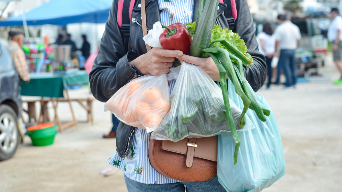 Plastikowe torby w Norwegii znowu podrożeją. Konsumenci nadal używają ich za dużo