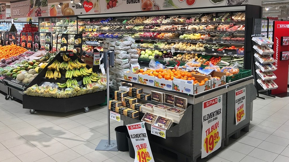 Trwa wielka wojna cenowa: obniżki cen najpopularniejszych artykułów potrwają do świąt