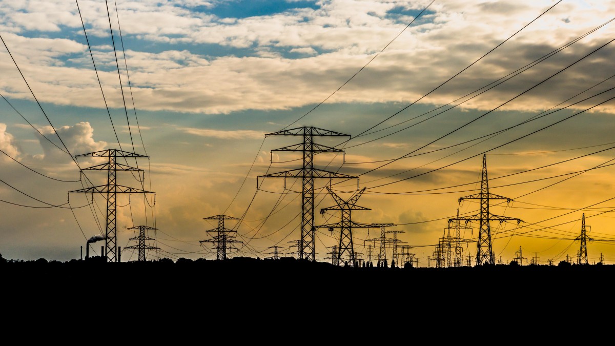 Rekordowe zużycie i produkcja prądu w 2021. Najwięcej energii elektrycznej „pochłaniają” hytty