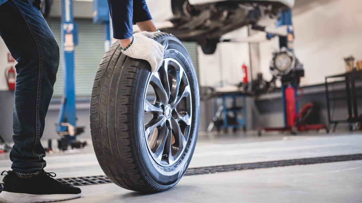 Kryzys na horyzoncie: branża oponiarska ostrzega, że zimówek zabraknie jeszcze jesienią