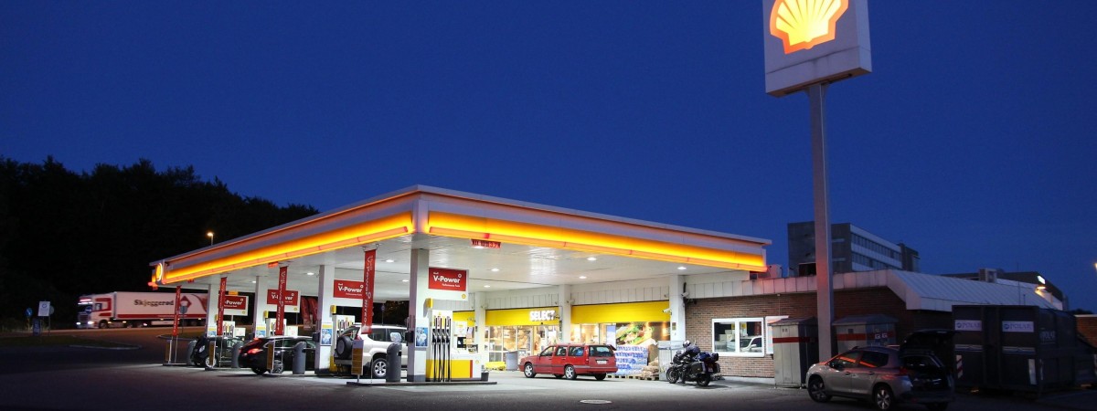 Napad z bronią na stację benzynową. Policja szuka sprawców